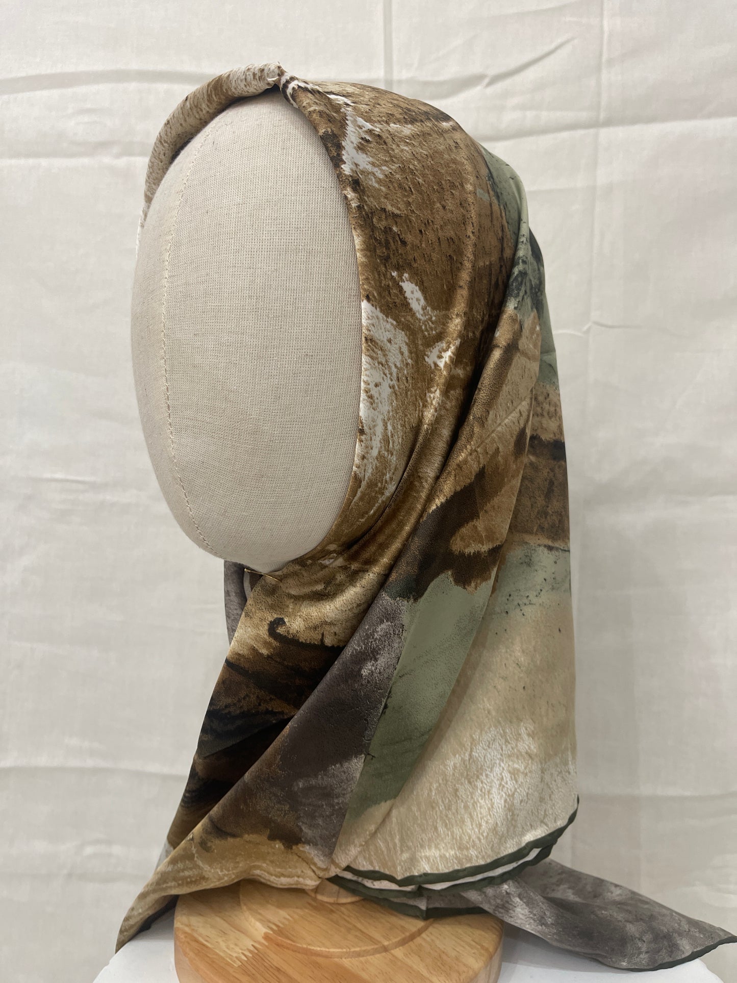 Satin Square | Sand Print