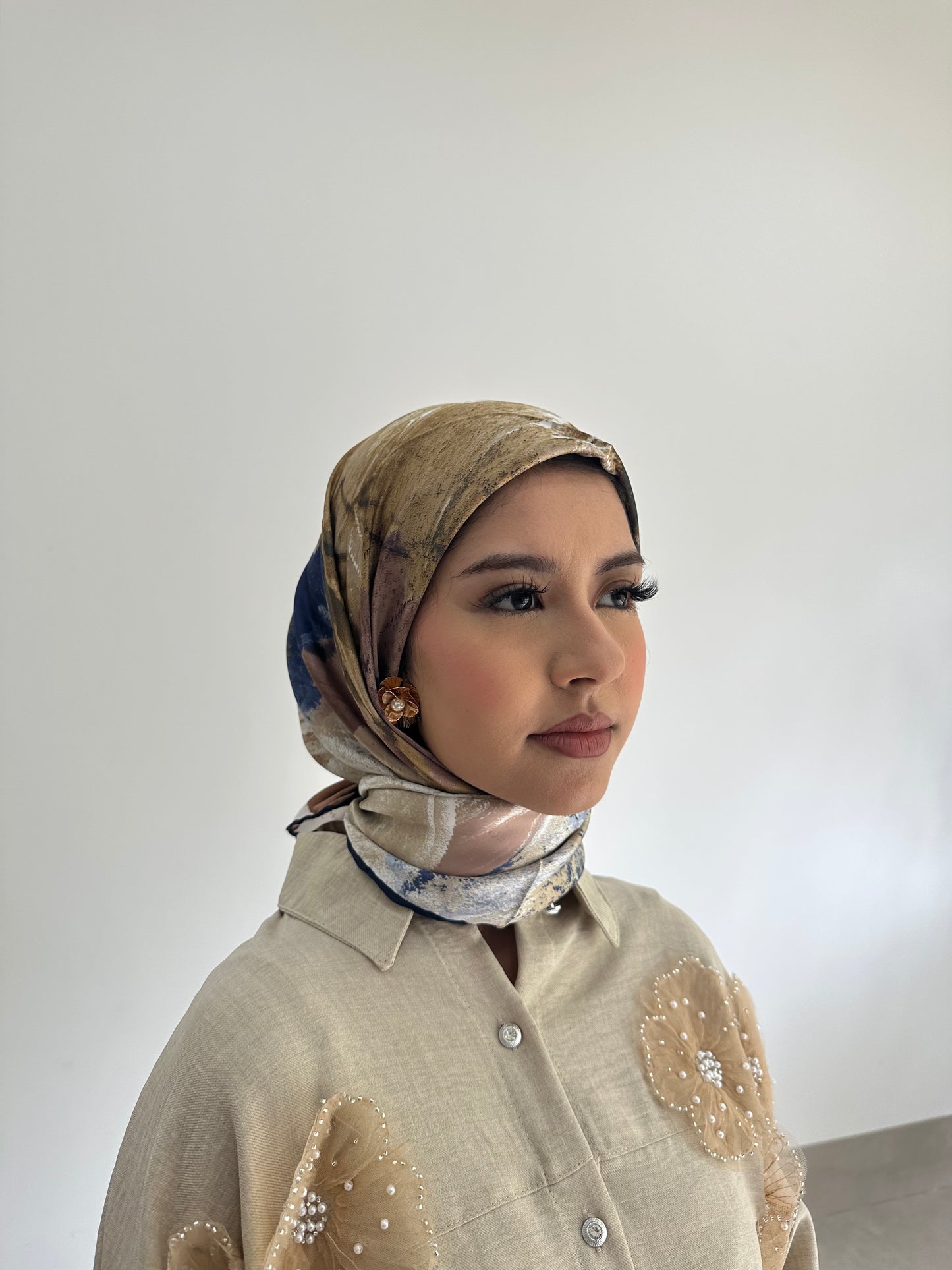 Satin Square | Sand Print