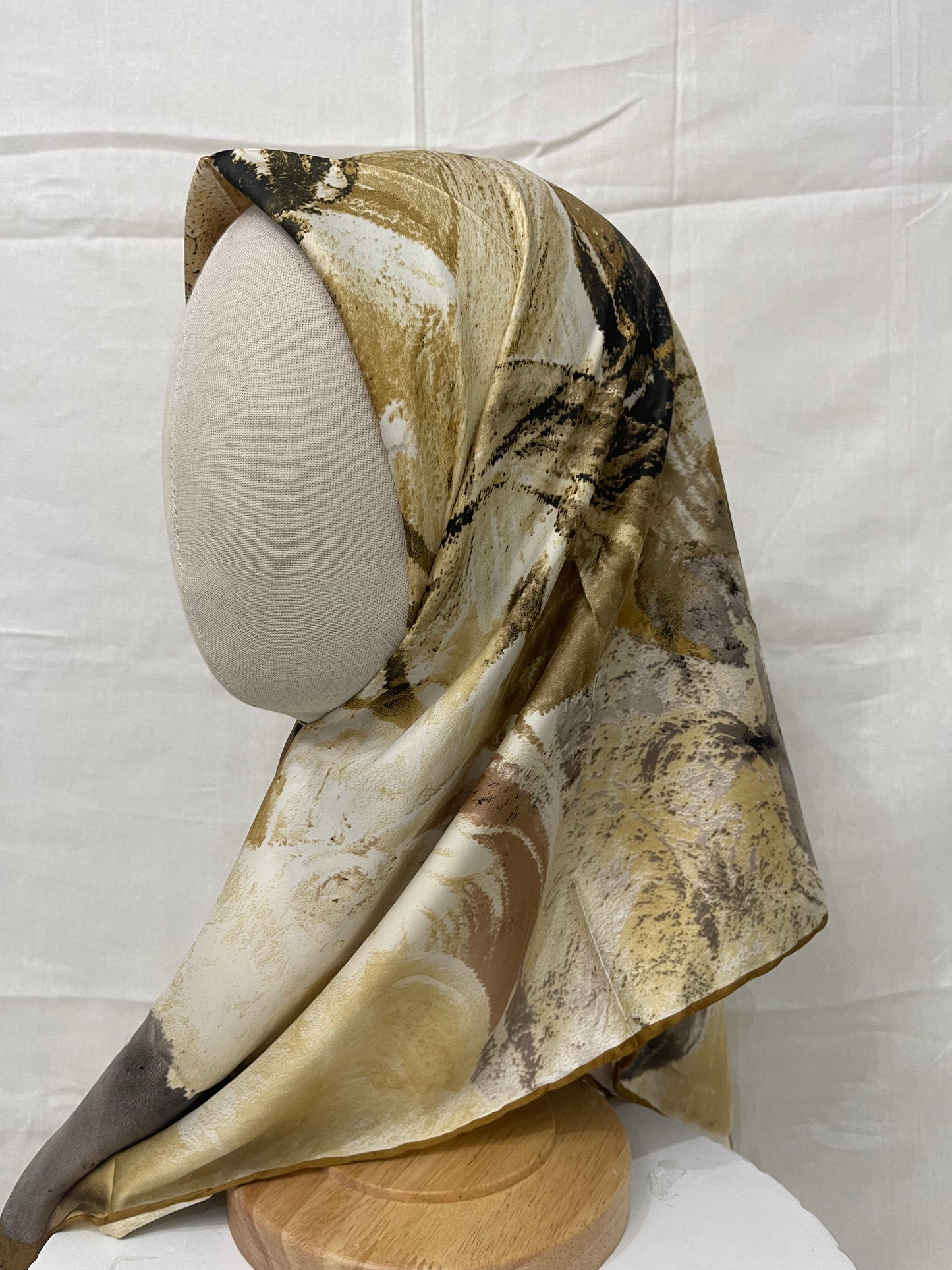 Satin Square | Sand Print