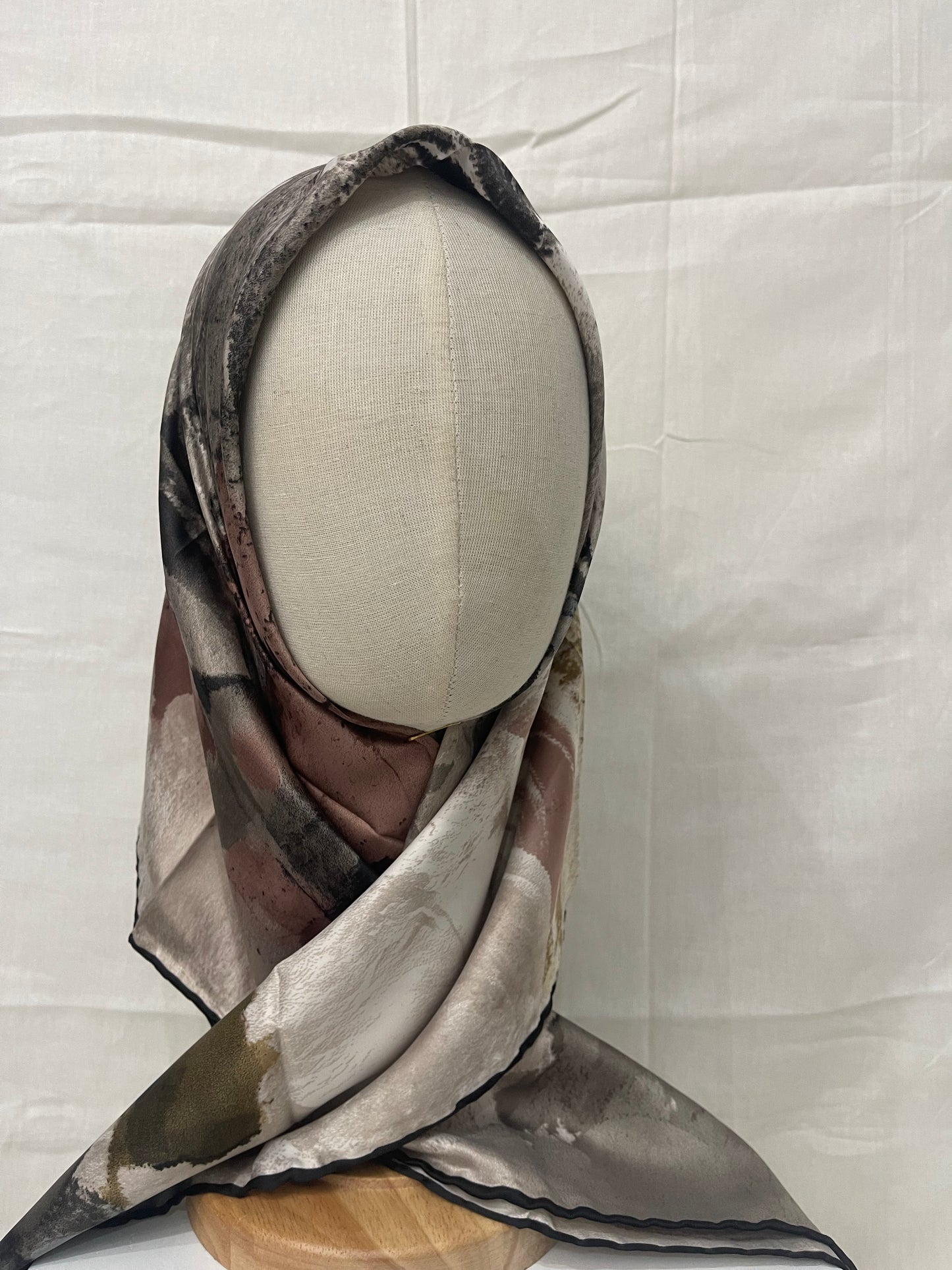 Satin Square | Sand Print