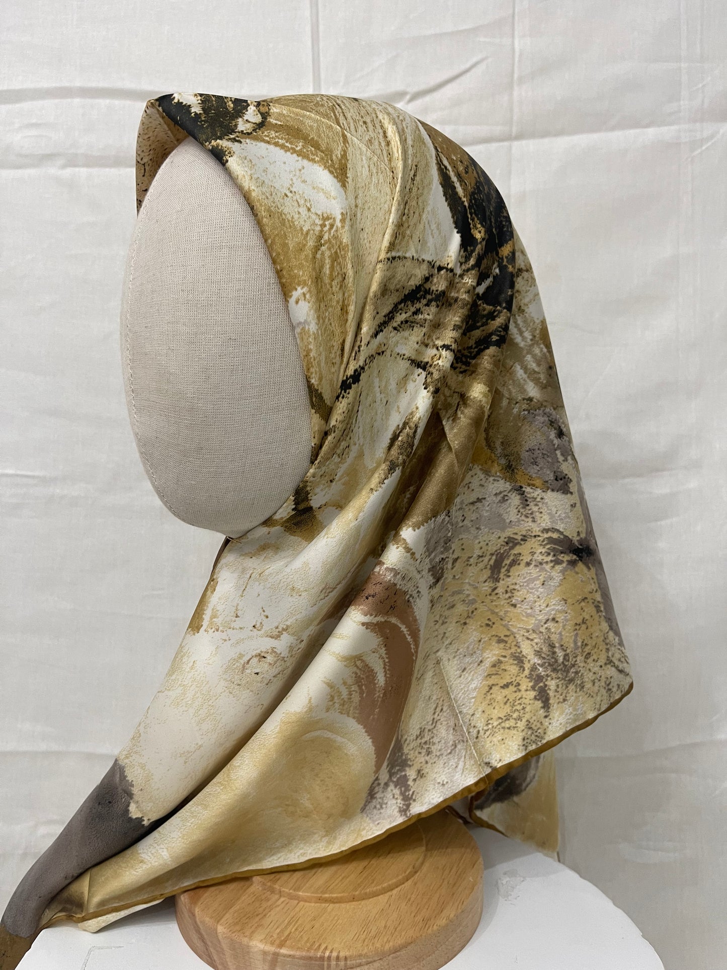 Satin Square | Sand Print